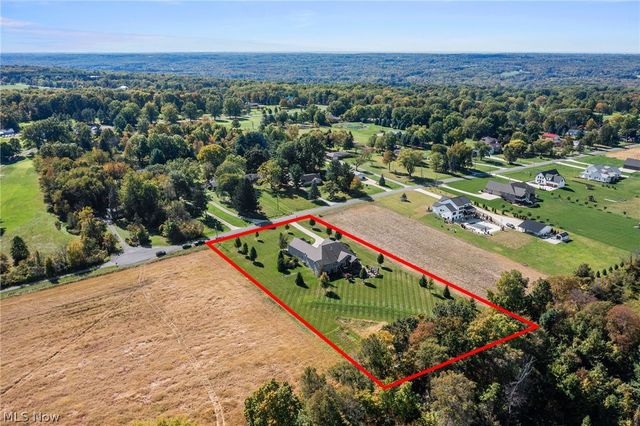 577 Lyonswood Drive, Hinckley, OH 44233