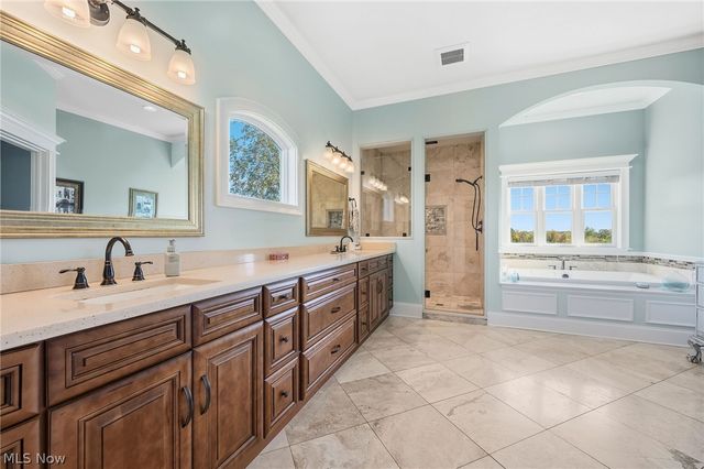 577 Lyonswood Drive, Hinckley, OH 44233