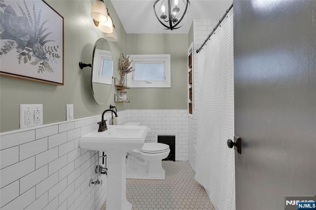 17 Lane Avenue, West Caldwell, NJ 07006