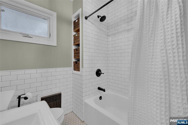 17 Lane Avenue, West Caldwell, NJ 07006