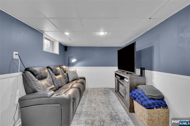 17 Lane Avenue, West Caldwell, NJ 07006