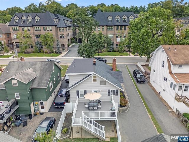 17 Lane Avenue, West Caldwell, NJ 07006