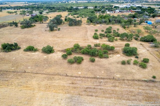 5425 Lone Oak, Adkins, TX 78101