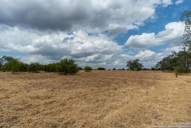 5425 Lone Oak, Adkins, TX 78101