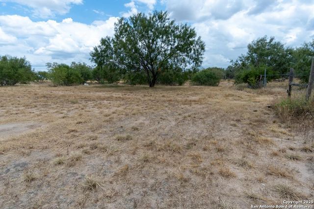 5425 Lone Oak, Adkins, TX 78101