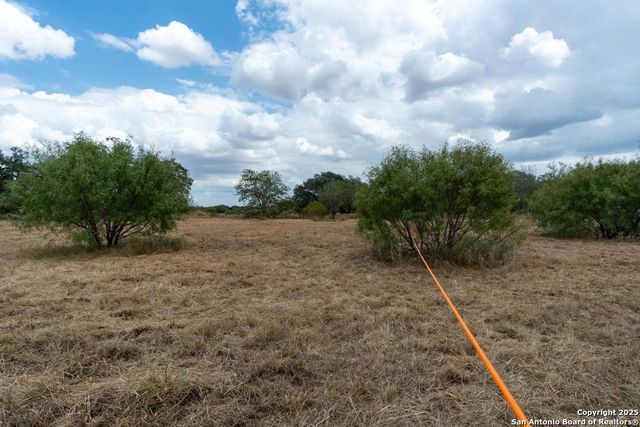 5425 Lone Oak, Adkins, TX 78101