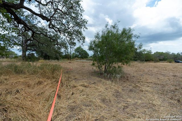 5425 Lone Oak, Adkins, TX 78101