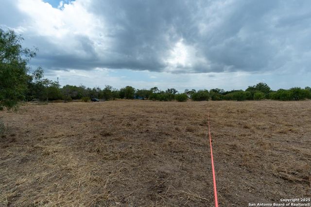 5425 Lone Oak, Adkins, TX 78101