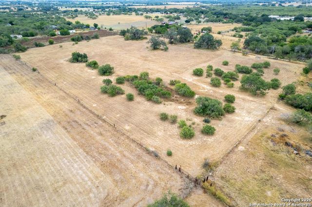 5425 Lone Oak, Adkins, TX 78101