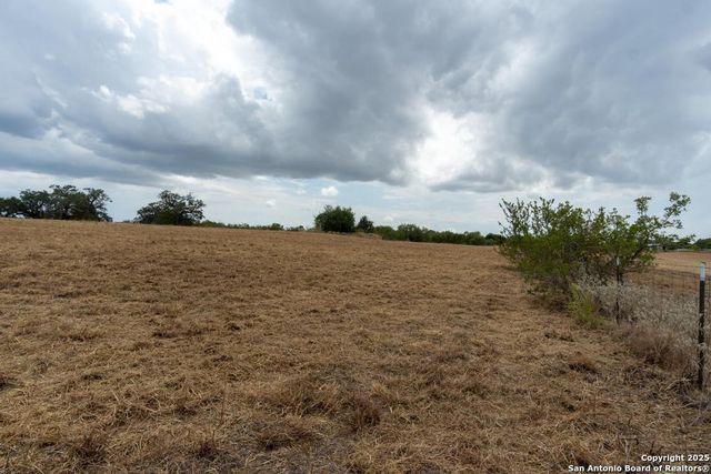 5425 Lone Oak, Adkins, TX 78101