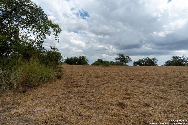 5425 Lone Oak, Adkins, TX 78101