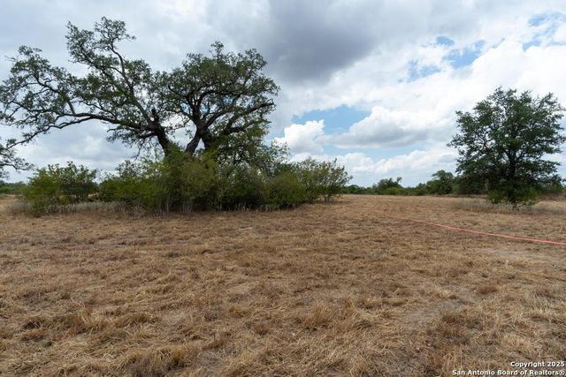 5425 Lone Oak, Adkins, TX 78101