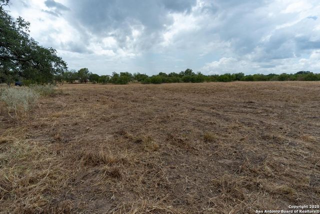 5425 Lone Oak, Adkins, TX 78101