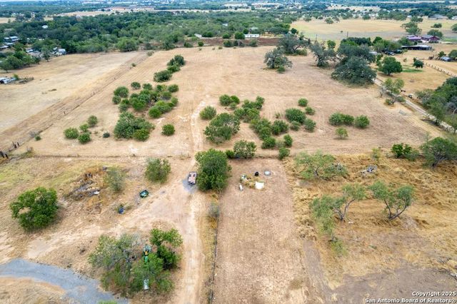 5425 Lone Oak, Adkins, TX 78101