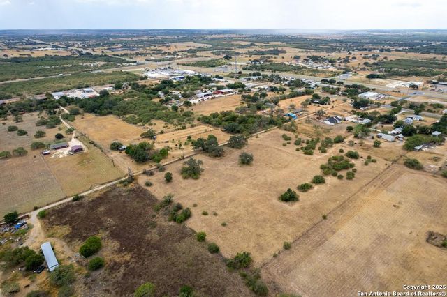 5425 Lone Oak, Adkins, TX 78101