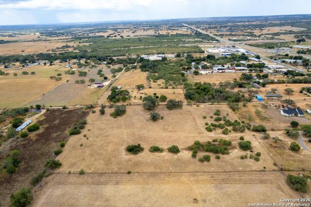 5425 Lone Oak, Adkins, TX 78101