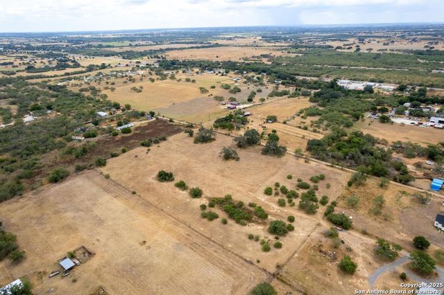 5425 Lone Oak, Adkins, TX 78101