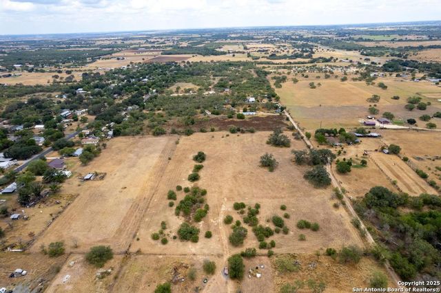 5425 Lone Oak, Adkins, TX 78101