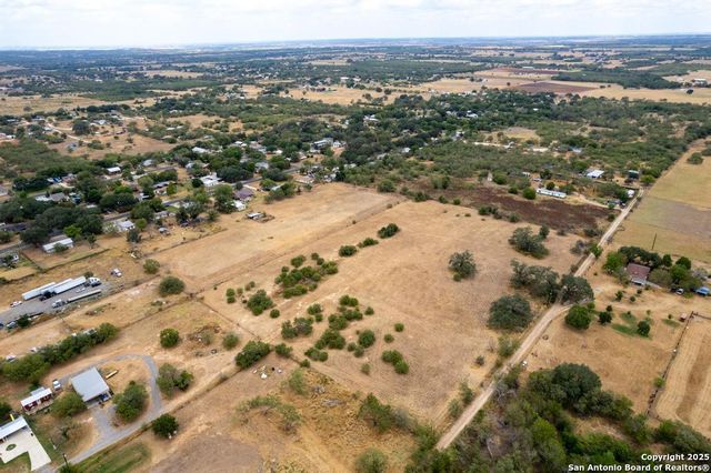 5425 Lone Oak, Adkins, TX 78101