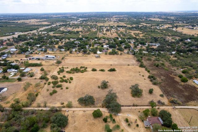 5425 Lone Oak, Adkins, TX 78101