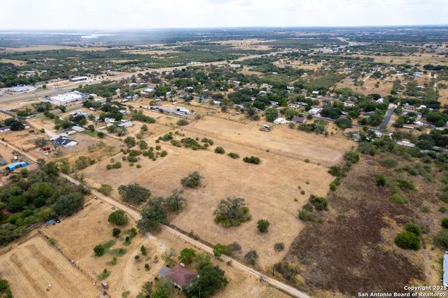 5425 Lone Oak, Adkins, TX 78101