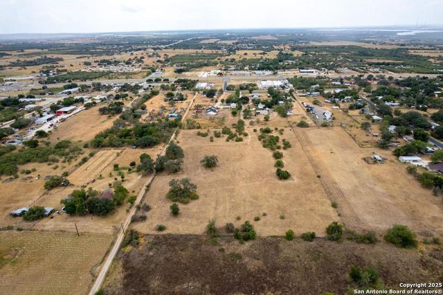 5425 Lone Oak, Adkins, TX 78101