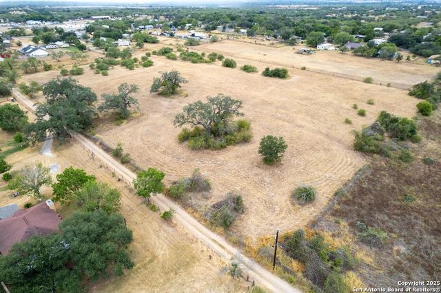 5425 Lone Oak, Adkins, TX 78101