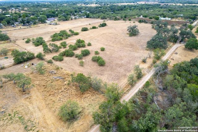 5425 Lone Oak, Adkins, TX 78101