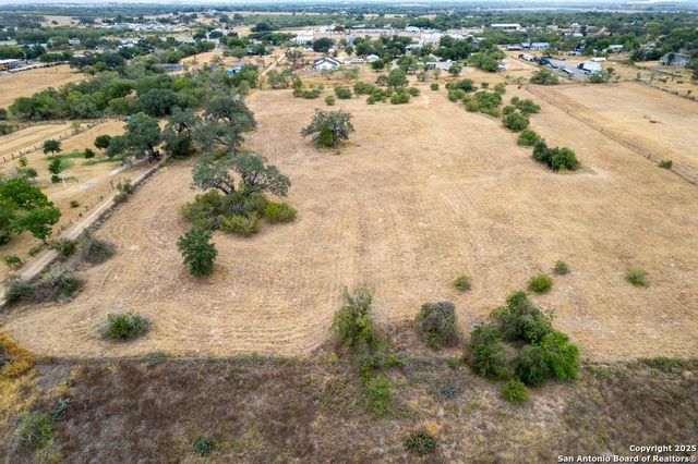5425 Lone Oak, Adkins, TX 78101
