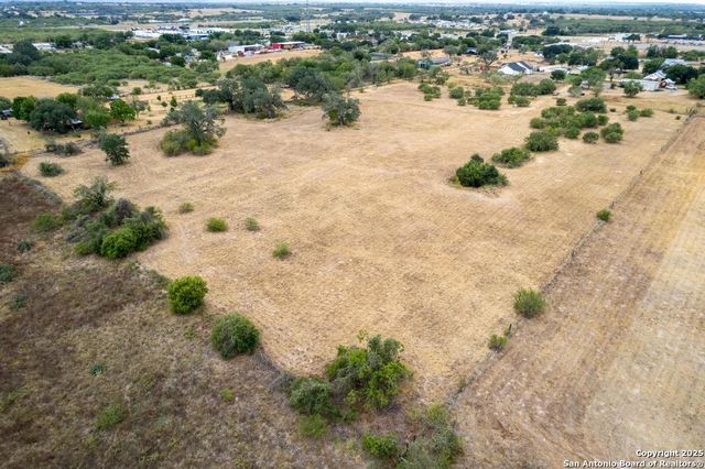 5425 Lone Oak, Adkins, TX 78101