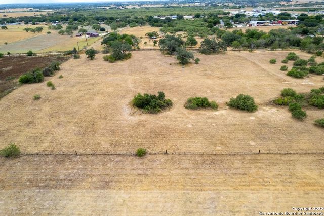 5425 Lone Oak, Adkins, TX 78101