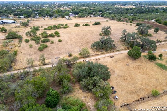 5425 Lone Oak, Adkins, TX 78101