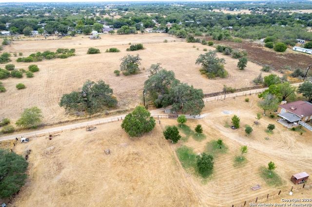 5425 Lone Oak, Adkins, TX 78101