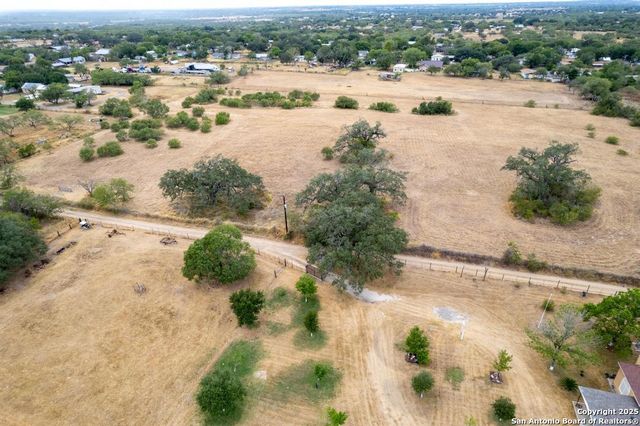 5425 Lone Oak, Adkins, TX 78101