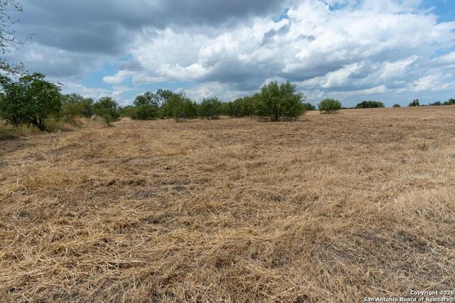 5425 Lone Oak, Adkins, TX 78101