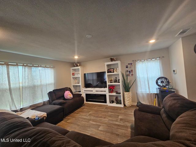2205 Magazine Street, Ocean Springs, MS 39564
