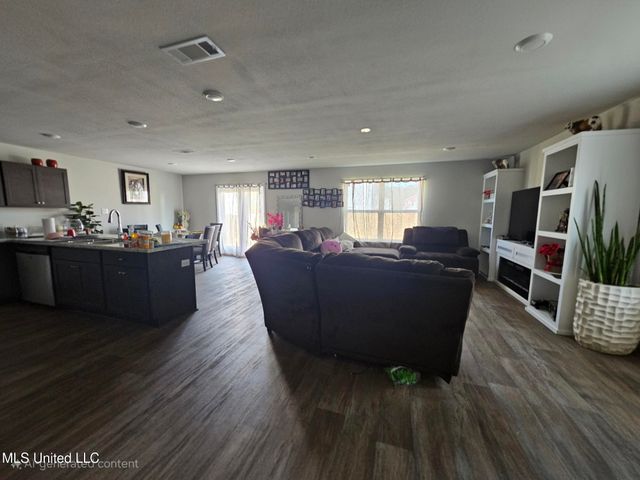 2205 Magazine Street, Ocean Springs, MS 39564