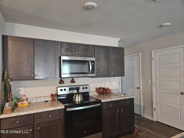 2205 Magazine Street, Ocean Springs, MS 39564