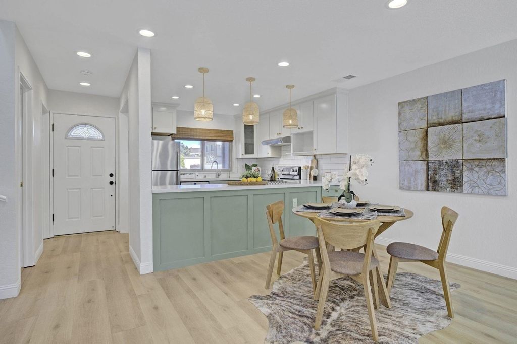 Image 5 of property listing at 3218 3218 Fir Ave, Alameda, CA 94502