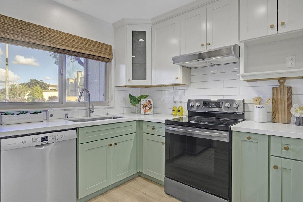 Image 9 of property listing at 3218 3218 Fir Ave, Alameda, CA 94502