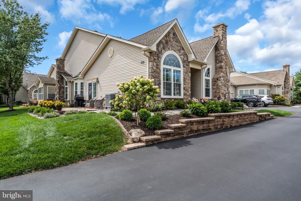 235 SHADY BROOK DR #153, LANGHORNE, PA 19047 — exterior