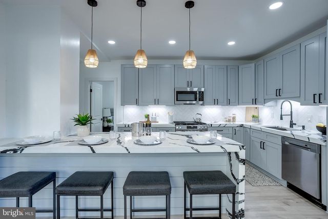 2004 BEVERLY RD, Burlington, NJ 08016