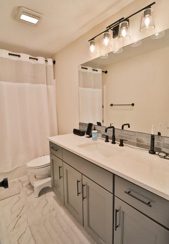 5247 N Cambridge St, Bel Aire, KS 67226