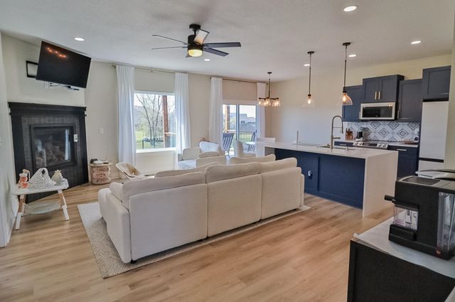 5247 N Cambridge St, Bel Aire, KS 67226