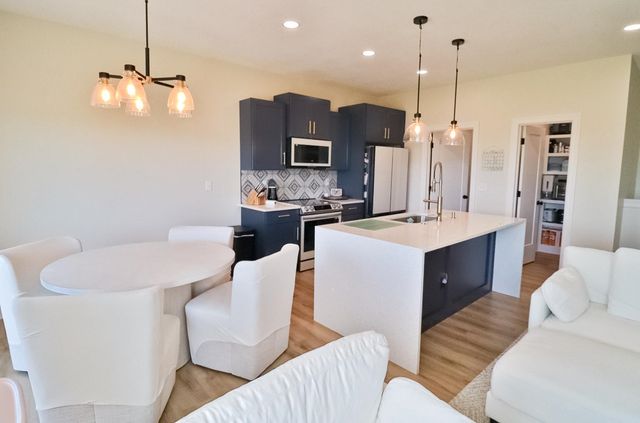 5247 N Cambridge St, Bel Aire, KS 67226