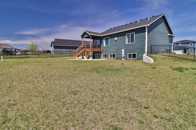 5247 N Cambridge St, Bel Aire, KS 67226