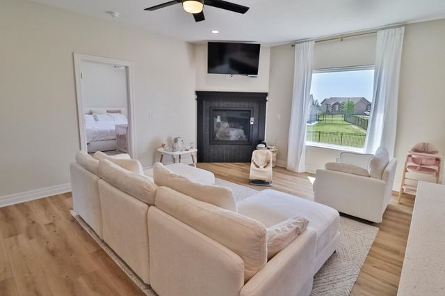 5247 N Cambridge St, Bel Aire, KS 67226