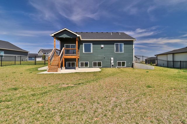 5247 N Cambridge St, Bel Aire, KS 67226