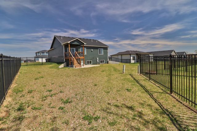 5247 N Cambridge St, Bel Aire, KS 67226