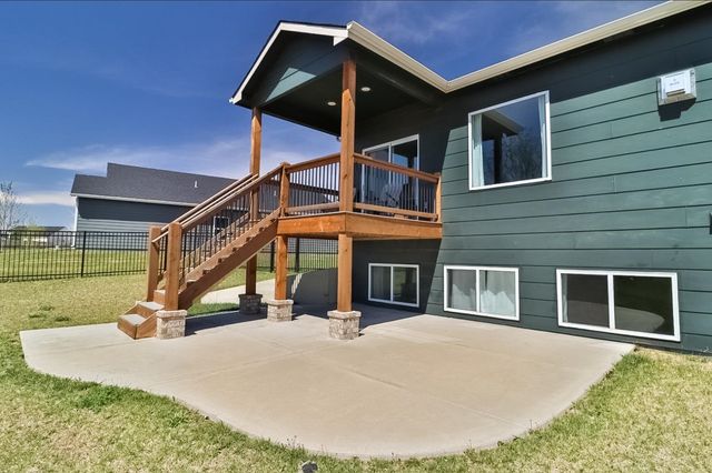 5247 N Cambridge St, Bel Aire, KS 67226